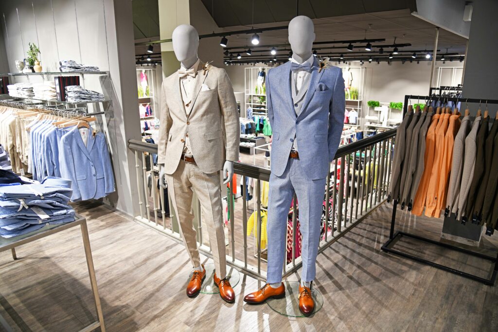 Das Besondere anzubieten, schärft seit eh und je unser Profil. In der Mode setzen wir Akzente – das gibt unseren Kunden das gute Gefühl stilsicher und unverwechselbar gekleidet zu sein.